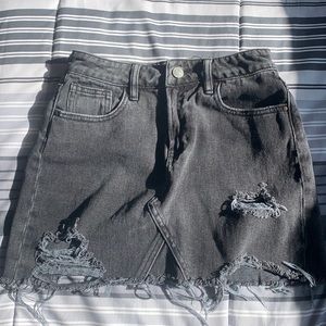 Apa dun black jean skirt